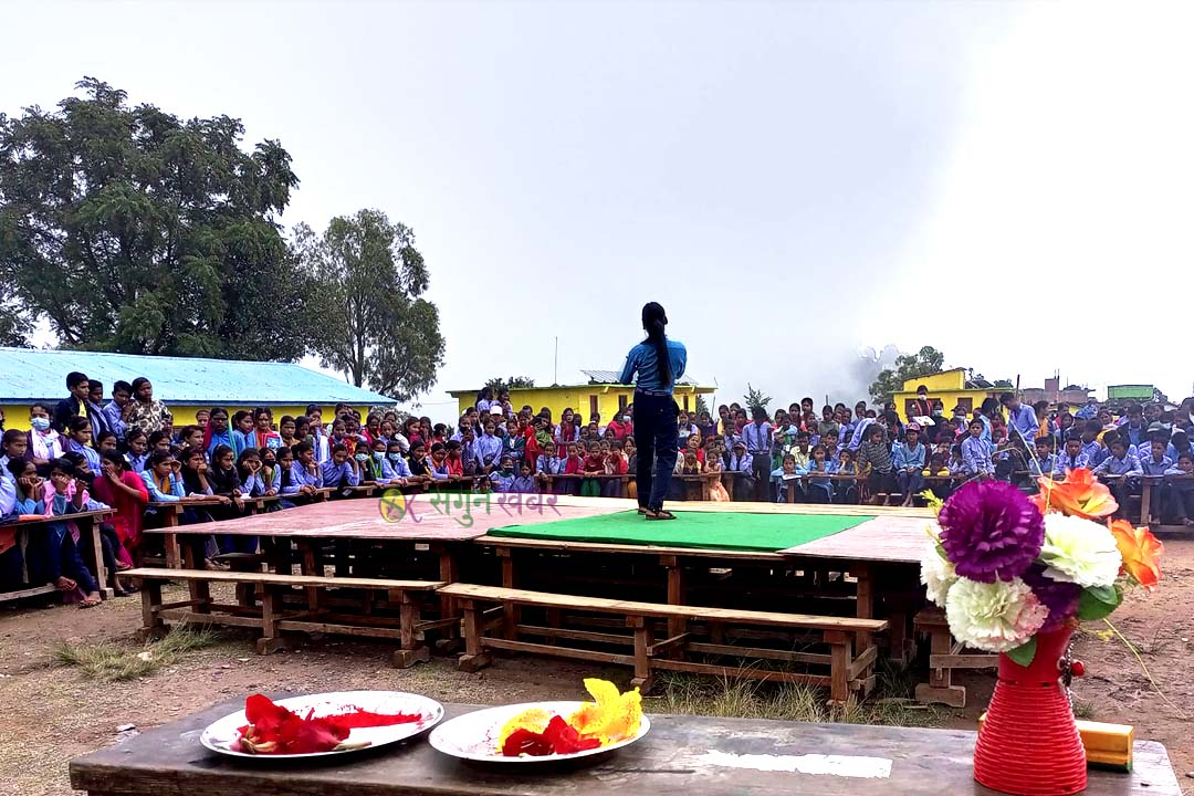 बाल दिवसको अवसरमा विधार्थीहरू पुरस्कृत 